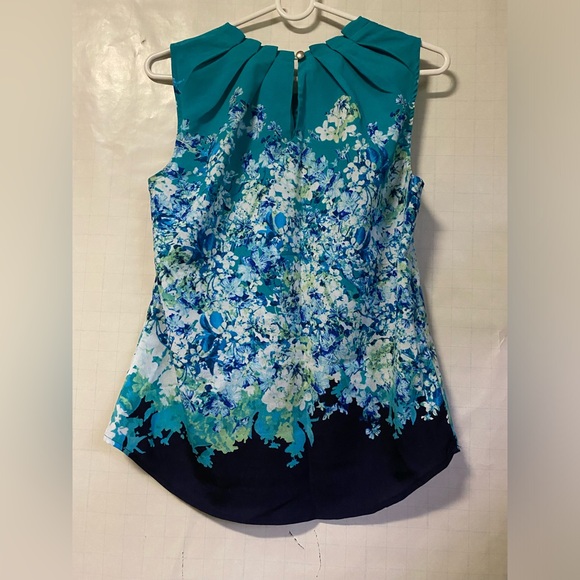 New York & Company Size M Floral Green Blue Cream Top Blouse Women Stylish Cut - Picture 3 of 3